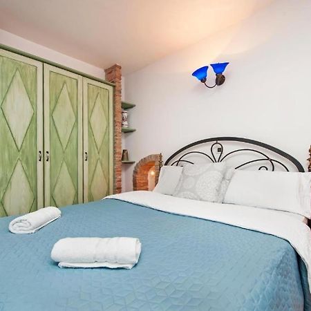 Apartments Casa Rubeus Ровин Екстериор снимка