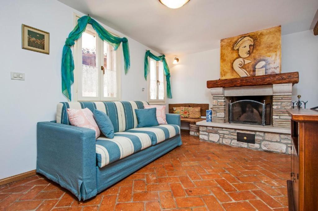 Apartments Casa Rubeus Ровин Екстериор снимка