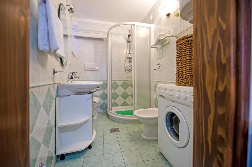Apartments Casa Rubeus Ровин Екстериор снимка